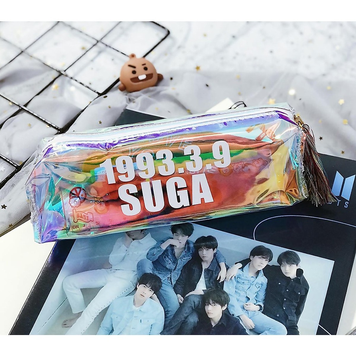 Hộp bút Suga BTS hologram trong suốt tặng vòng tay chỉ đỏ may mắn