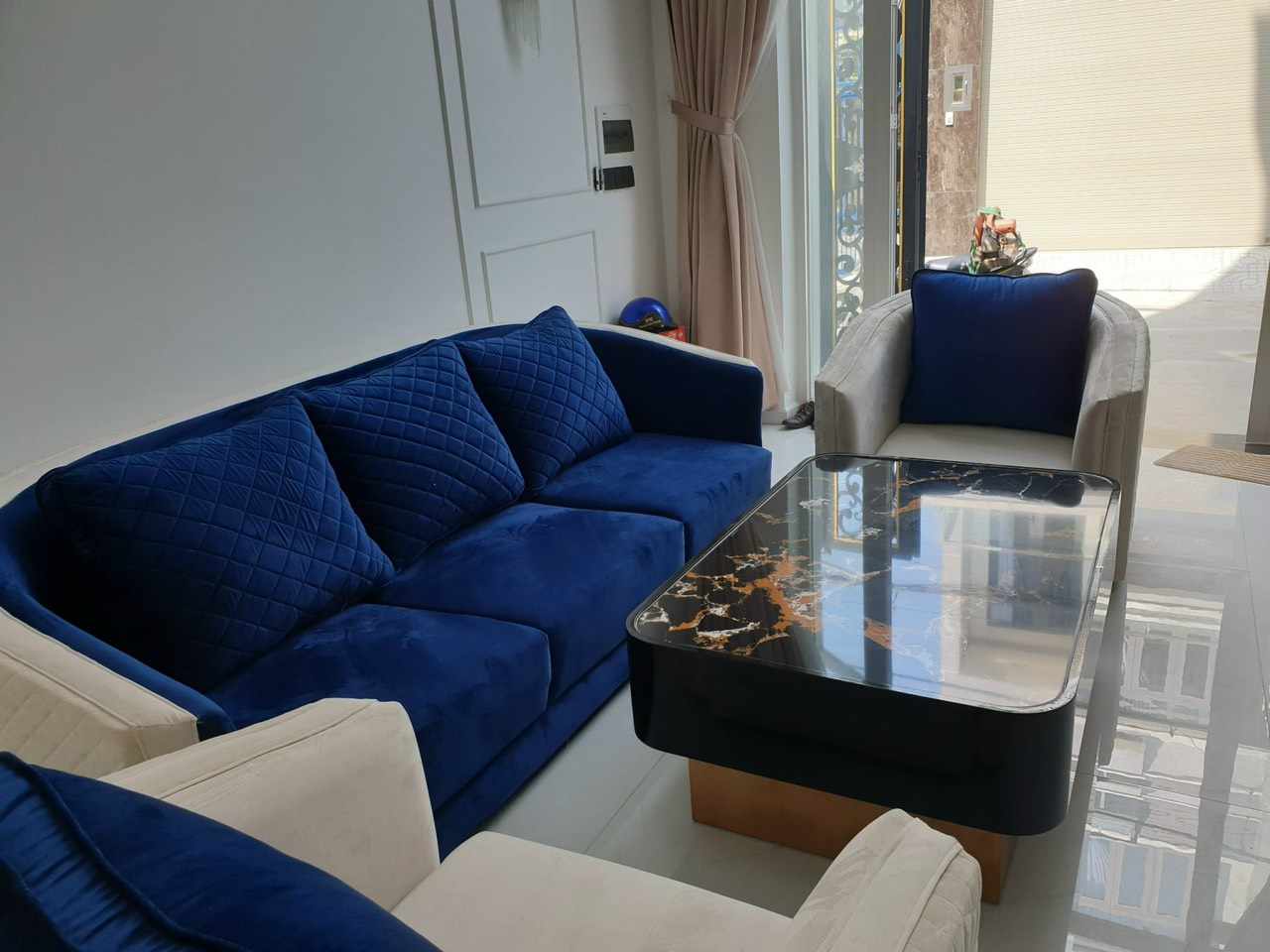 Bộ sofa luxury 2 đơn và 01 băng dài Tundo kèm bàn trà mặt đá chân titan (màu sắc tùy chọn)