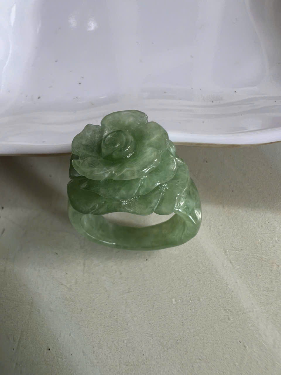 Nhẫn Nữ mới chạm Bông Hồng Nổi Đá Cẩm Thạch Tự Nhiên màu Xanh Rêu đẹp Ni 18mm đeo tay xinh ạ