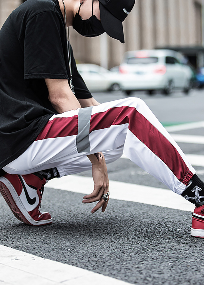 Quần jogger nam màu trắng sọc đỏ QDN004