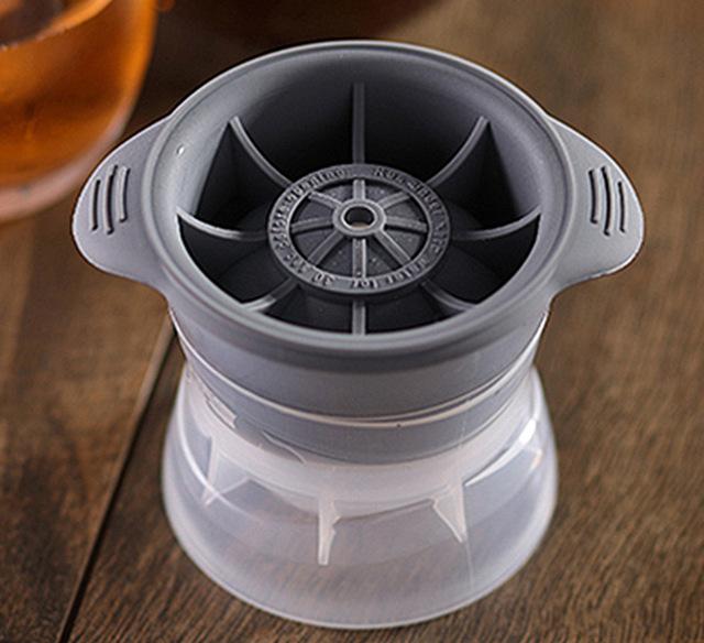 Khuôn làm đá hình quả cầu kích thước 6cm tiện dụng