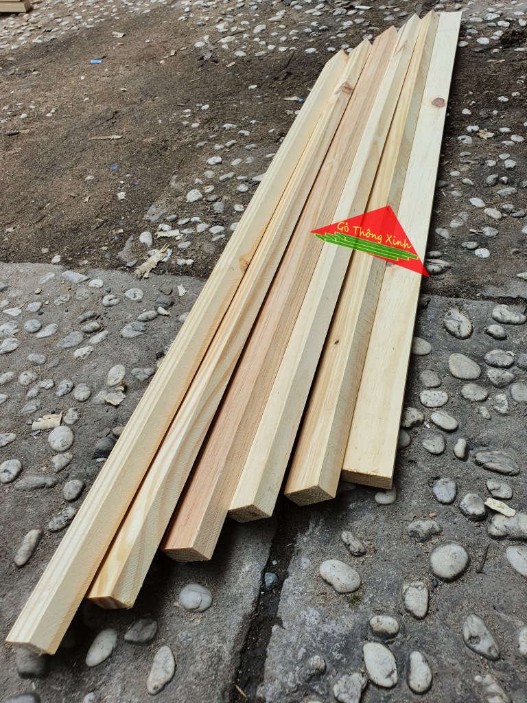 Thanh gỗ thông vuông mới đẹp dài 80cm, rộng 3cm, dày 1.5cm đã bào láng đẹp 4 mặt rất thích hợp làm nẹp, làm khung sườn