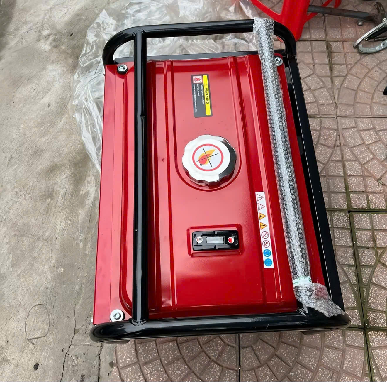 Máy phát điện chạy xăng 3,5kw Toshi EC3500CX khởi đông dễ dàng di chuyển linh hoạt