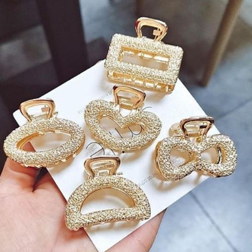 Kẹp tóc càng cua phủ ánh vàng sang chảnh
