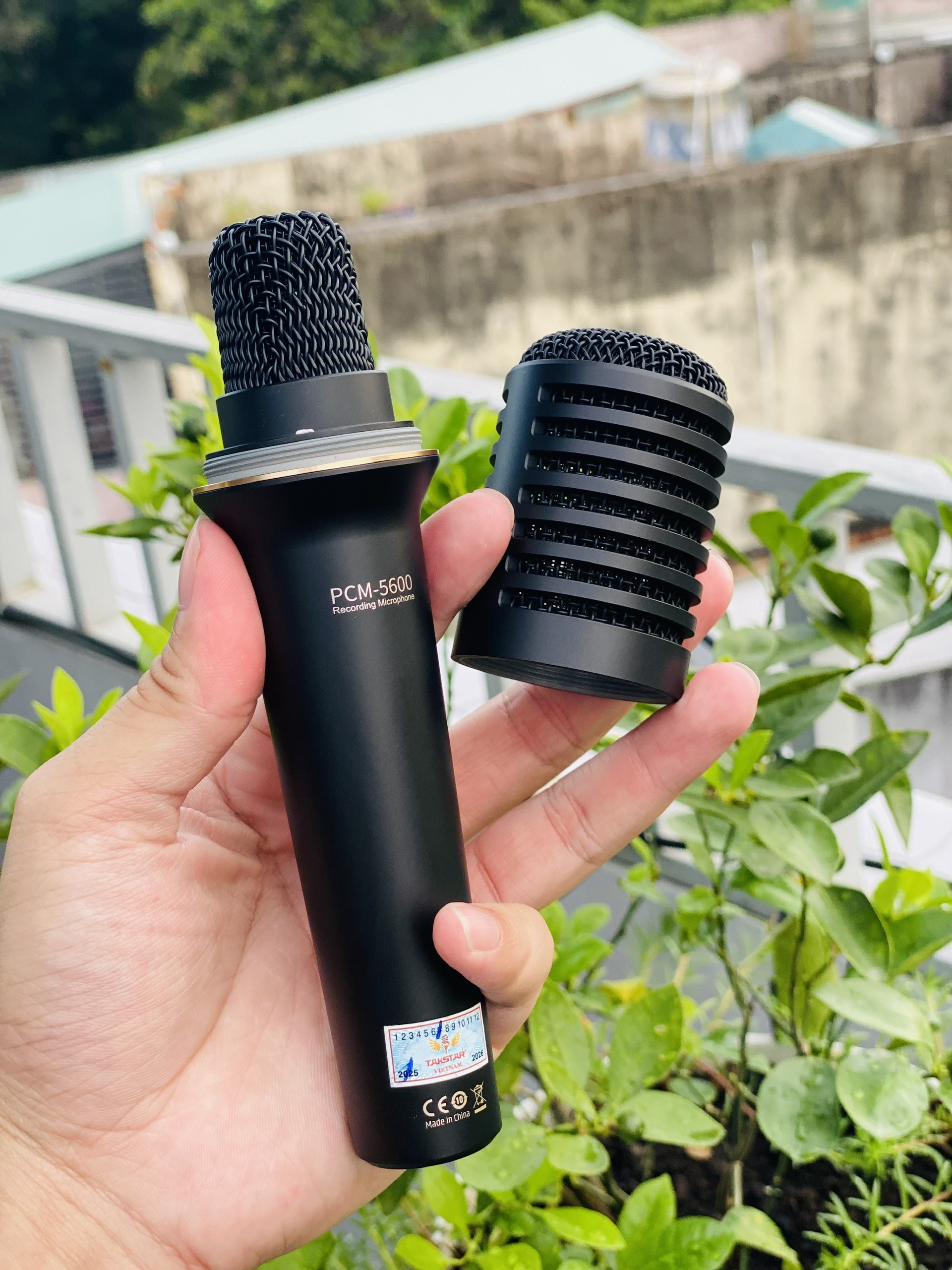 Micro Thu Âm Chuyên Nghiệp Takstar PCM 5600 48V  Condenser Cardioid, Dải Tần Rộng, Dành Cho Studio Chuẩn Phòng Thu Tặng Kèm Dây Micro Full Box Hàng Nhập Khẩu