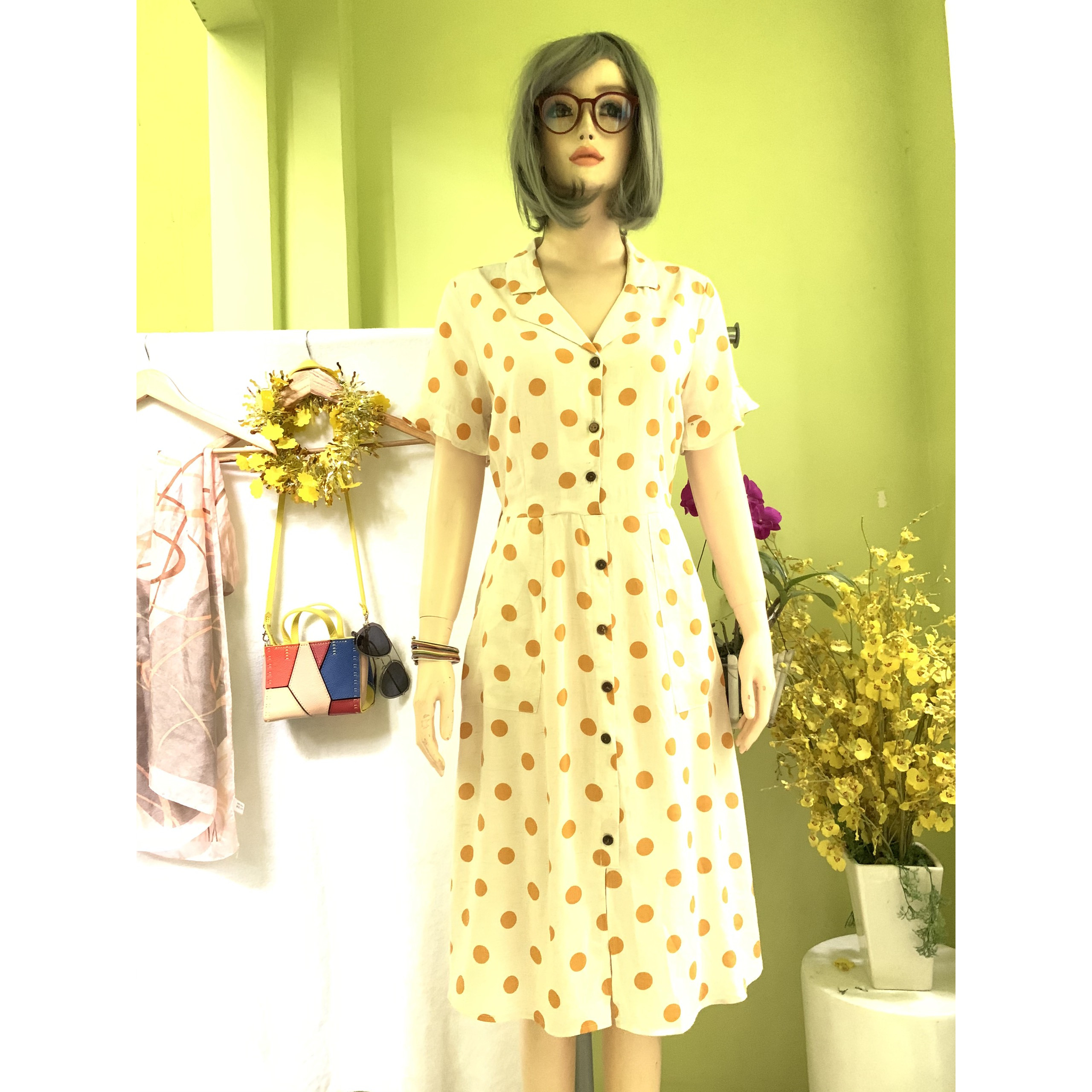 Đầm xòe cổ vest cài nút kiểu sơ mi xinh xắn