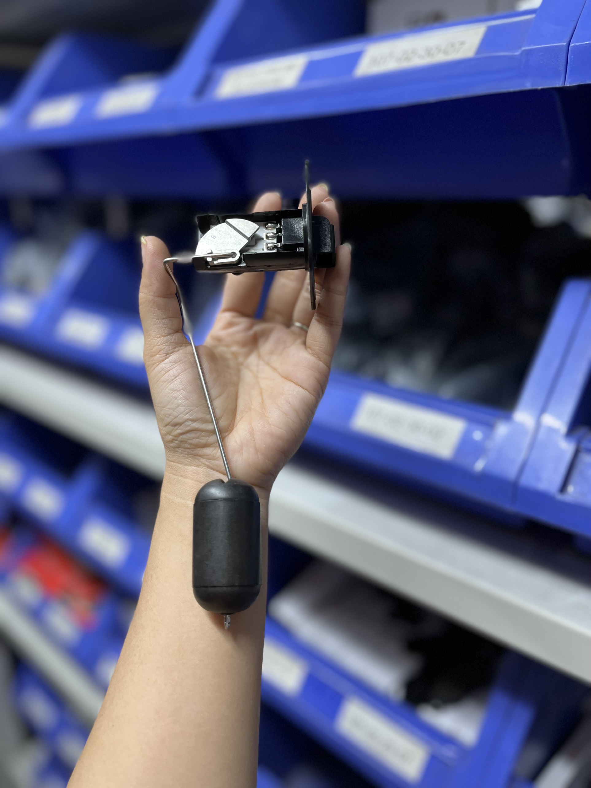 Đồng hồ cảm ứng báo xăng trong bình xăng lớn của xe Jupiter Mx ,Gravita chính hãng Yamaha