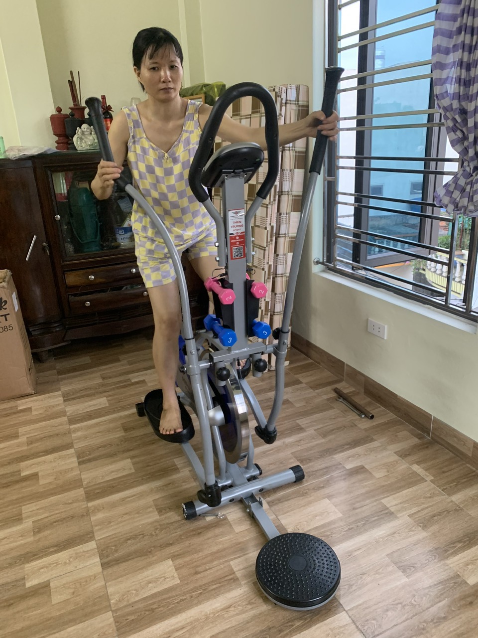 Xe đạp trong nhà liên hoàn tay chân 2085 ( tặng kèm 4 quả tạ tay và đĩa xoay eo), bánh đà 7kg chịu tải trọng 120kg an toàn cho gia đình sử dụng