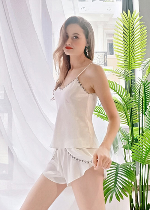 Đồ bộ mặc nhà phi lụa Wannabe, bộ short BSS02 viền ren hoa nhí trẻ trung, đáng yêu