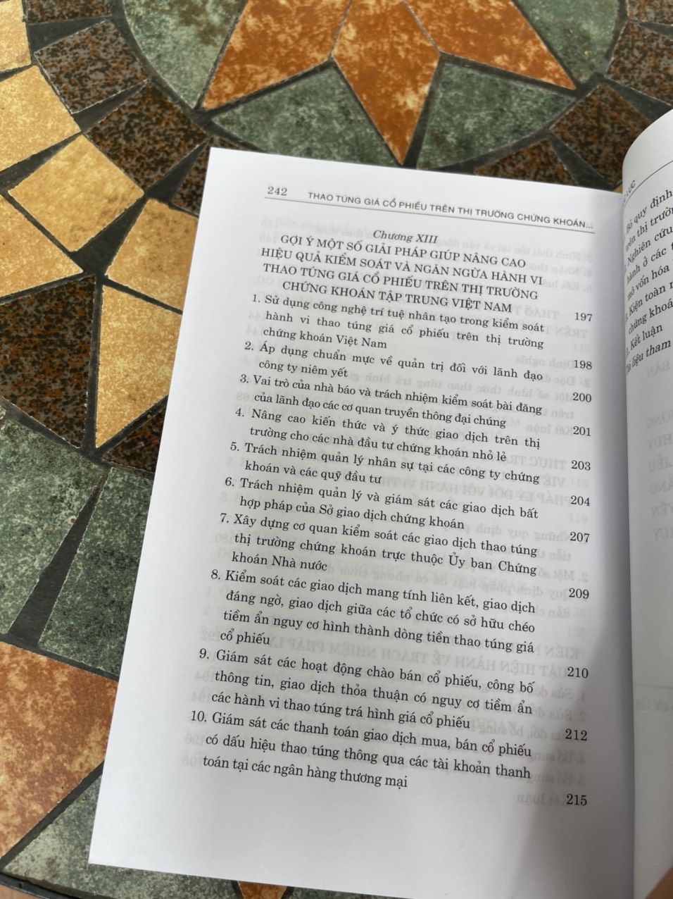 (Tái bản lần 2) THAO TÚNG GIÁ CỔ PHIẾU TRÊN THỊ TRƯỜNG CHỨNG KHOÁN TẬP TRUNG VIỆT NAM DƯỚI GÓC NHÌN CHUYÊN SÂU VỀ TÀI CHÍNH VÀ PHÁP LUẬT – Quang Minh Trí -NXB CT Quốc Gia Sự Thật