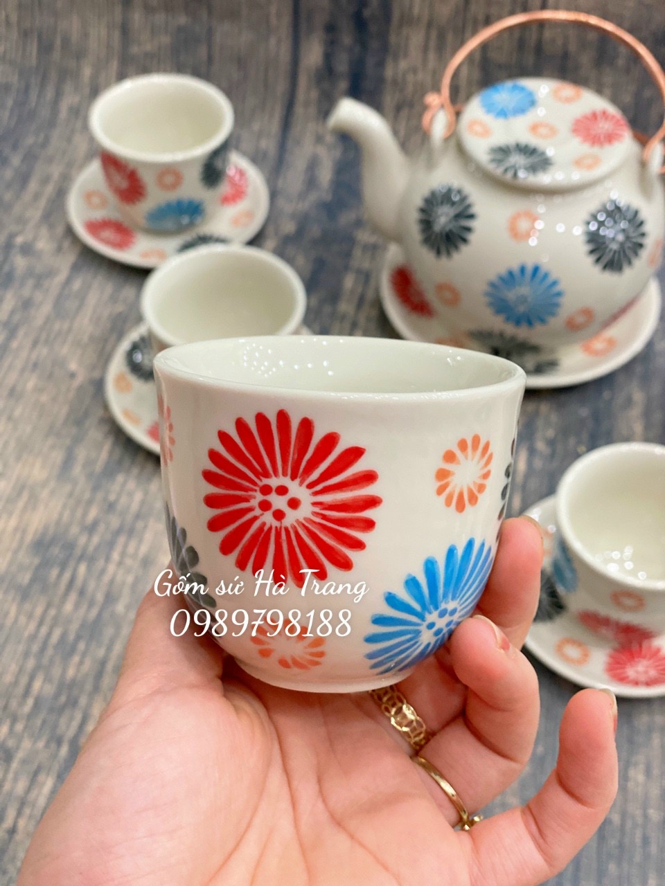 Bộ ấm chén gốm sứ Bát Tràng cao cấp xuất dư dung tích 650ml vẽ hoạ tiết cúc màu