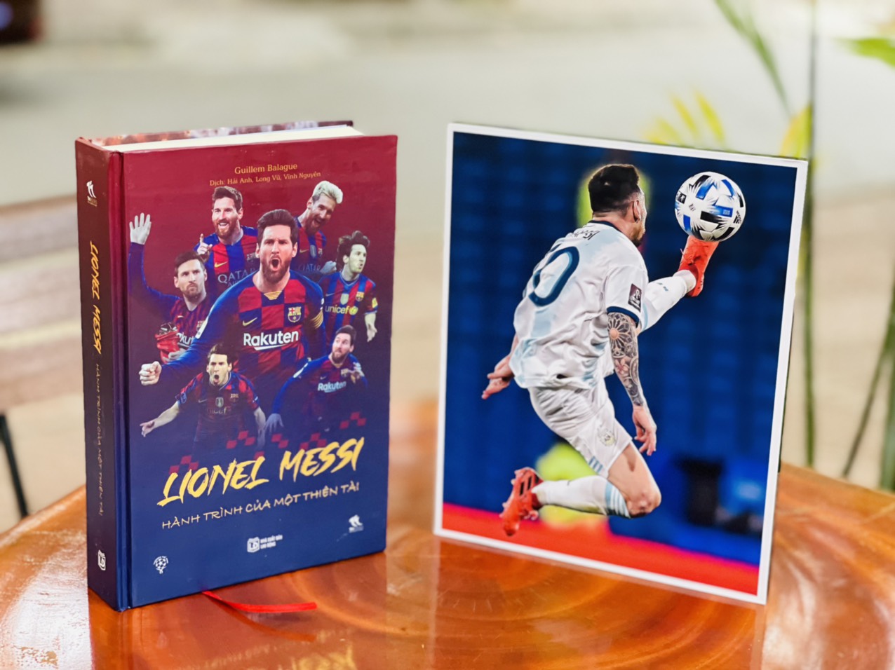 (Tặng kèm khung ảnh Messi) LIONEL MESSI – HÀNH TRÌNH CỦA MỘT THIÊN TÀI - ẤN BẢN BÌA CỨNG GIỚI HẠN