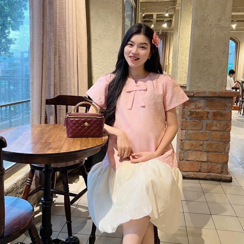 Đầm bầu tiểu thư vải gấm lụa gân 3D thanh lịch, trong trẻo cho mẹ bầu - Hồng