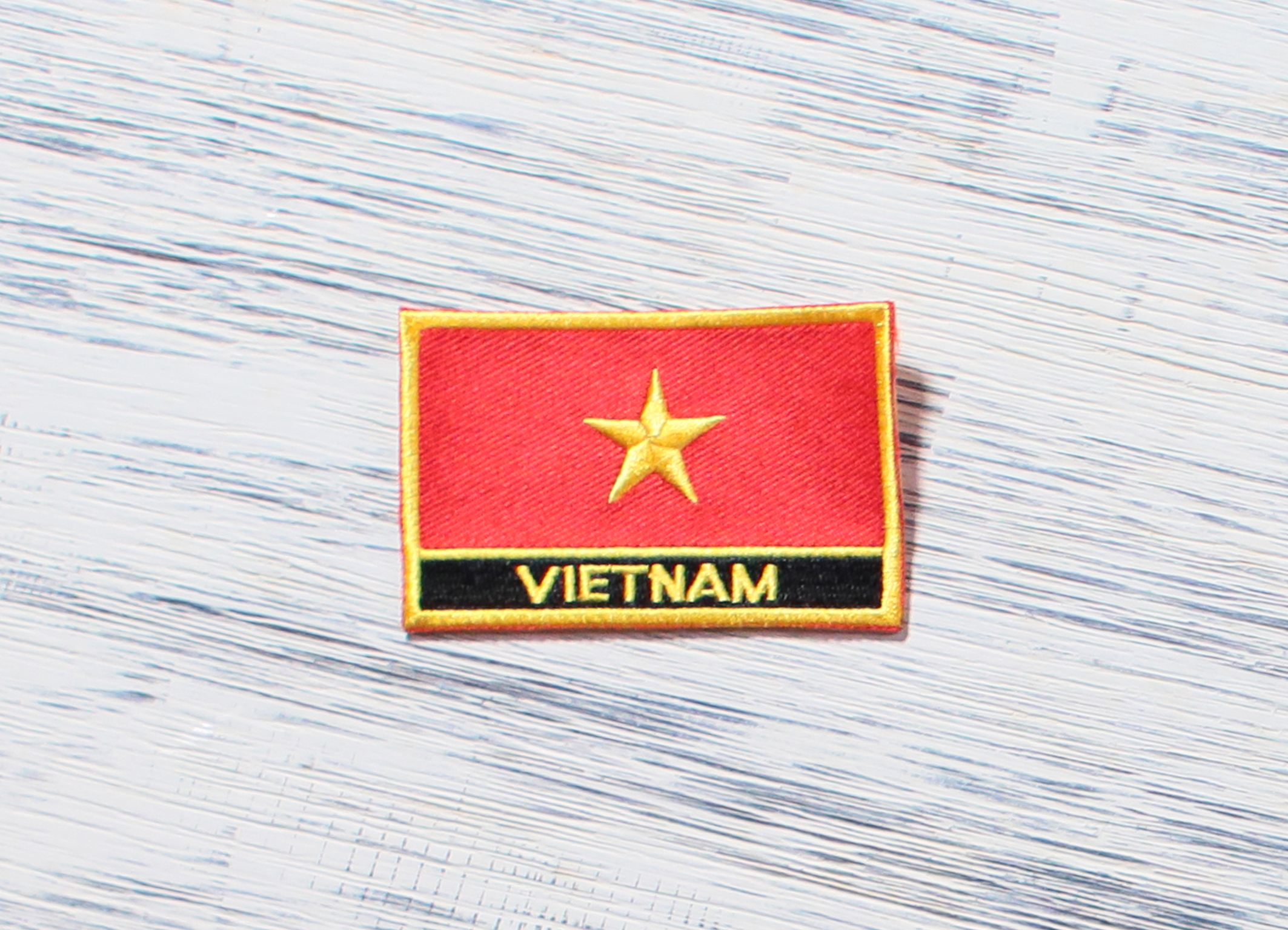 Huy hiệu dán ủi quốc kỳ Việt Nam