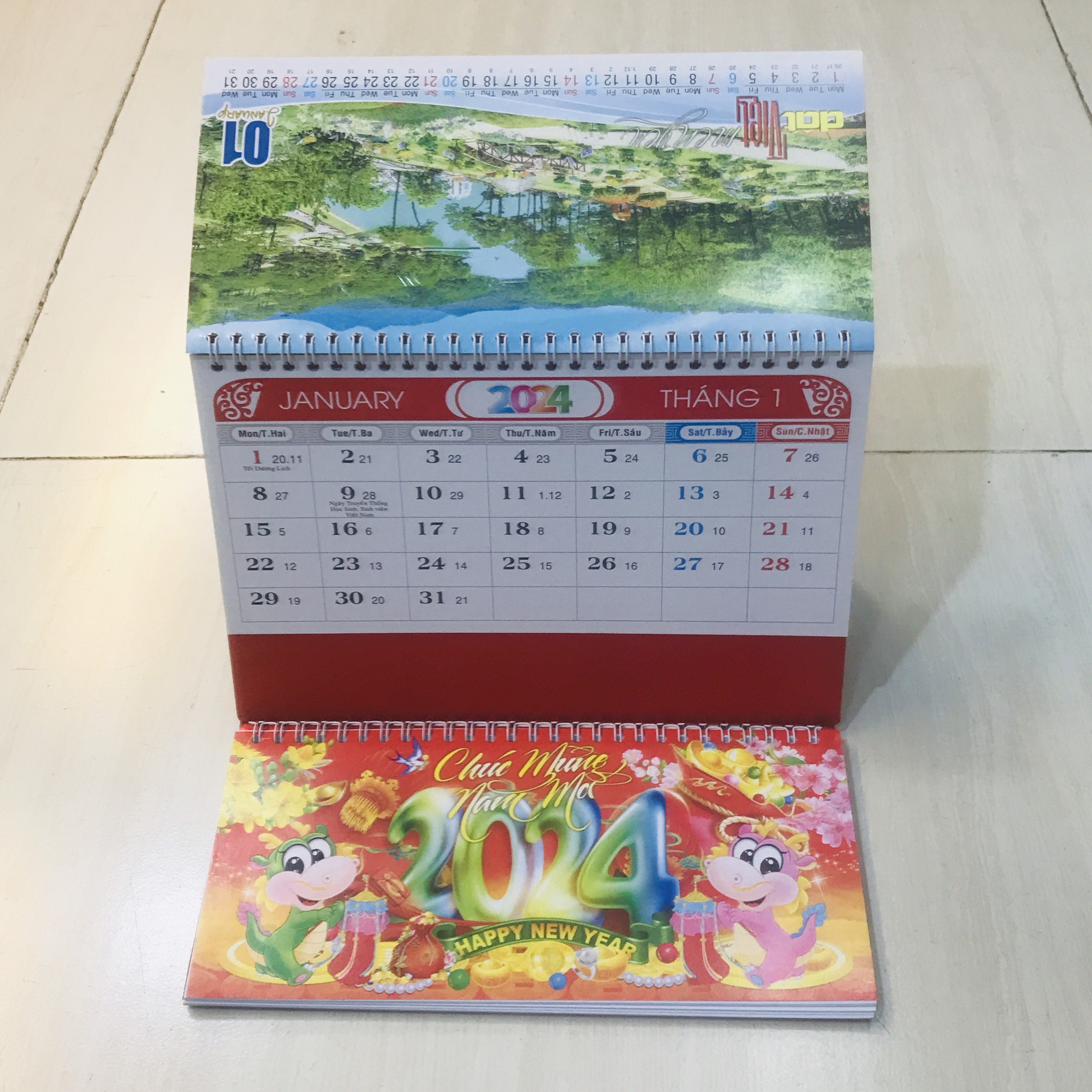 Lịch Để Bàn 2024 Chữ A 2 LOXO 24*16 cm - Mẫu Ngẫu Nhiên