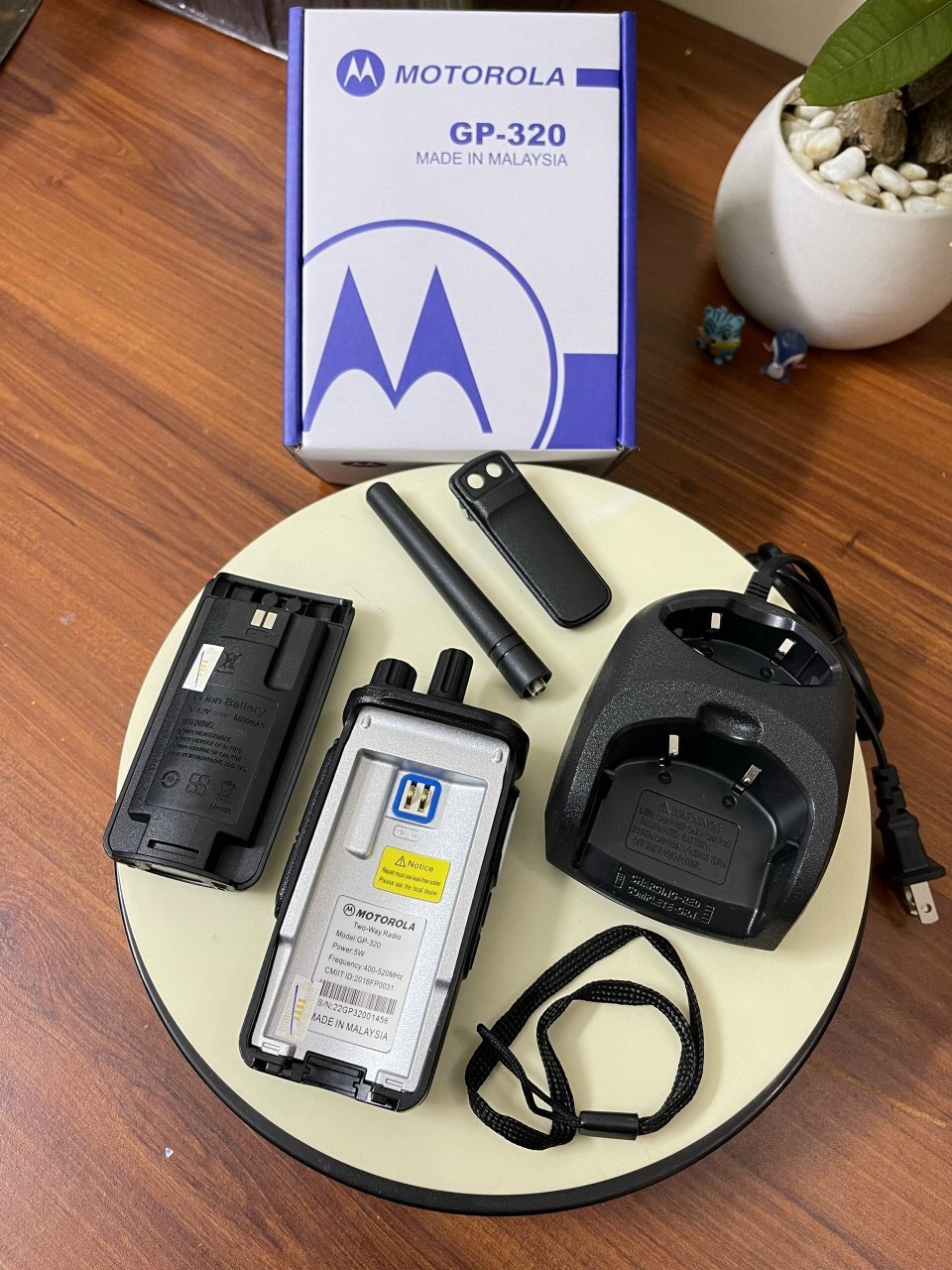Bộ đàm Motorola GP-320 phiên bản mới tự động dò tần số - Hàng nhập khẩu