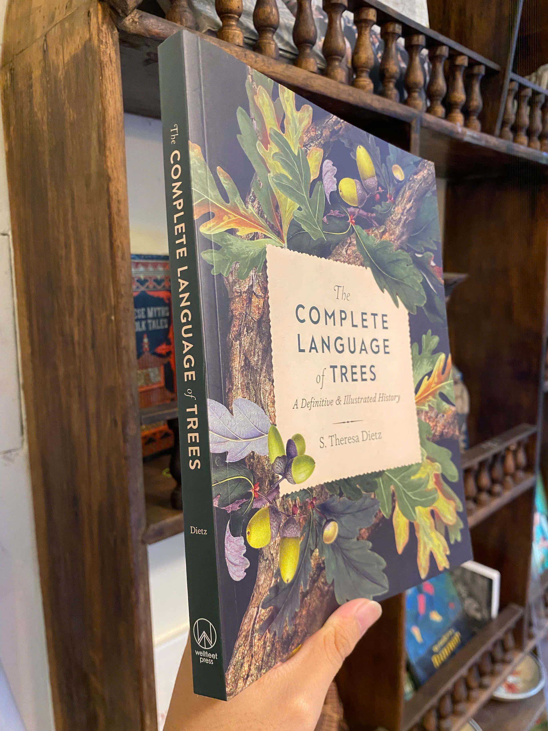 Sách - The Complete Language of Trees: A Definitive and Illustrated History by S. Theresa Dietz