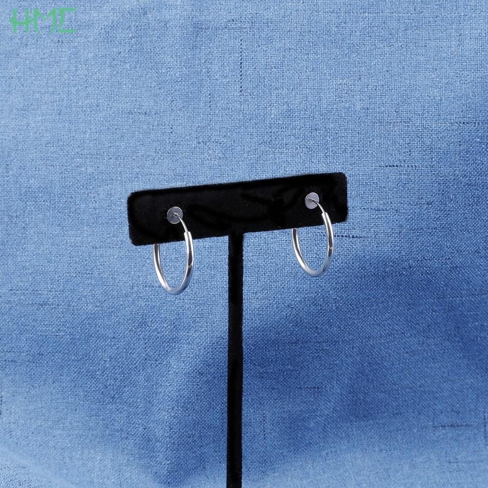 Khuyên tai nam titan tròn đơn giản