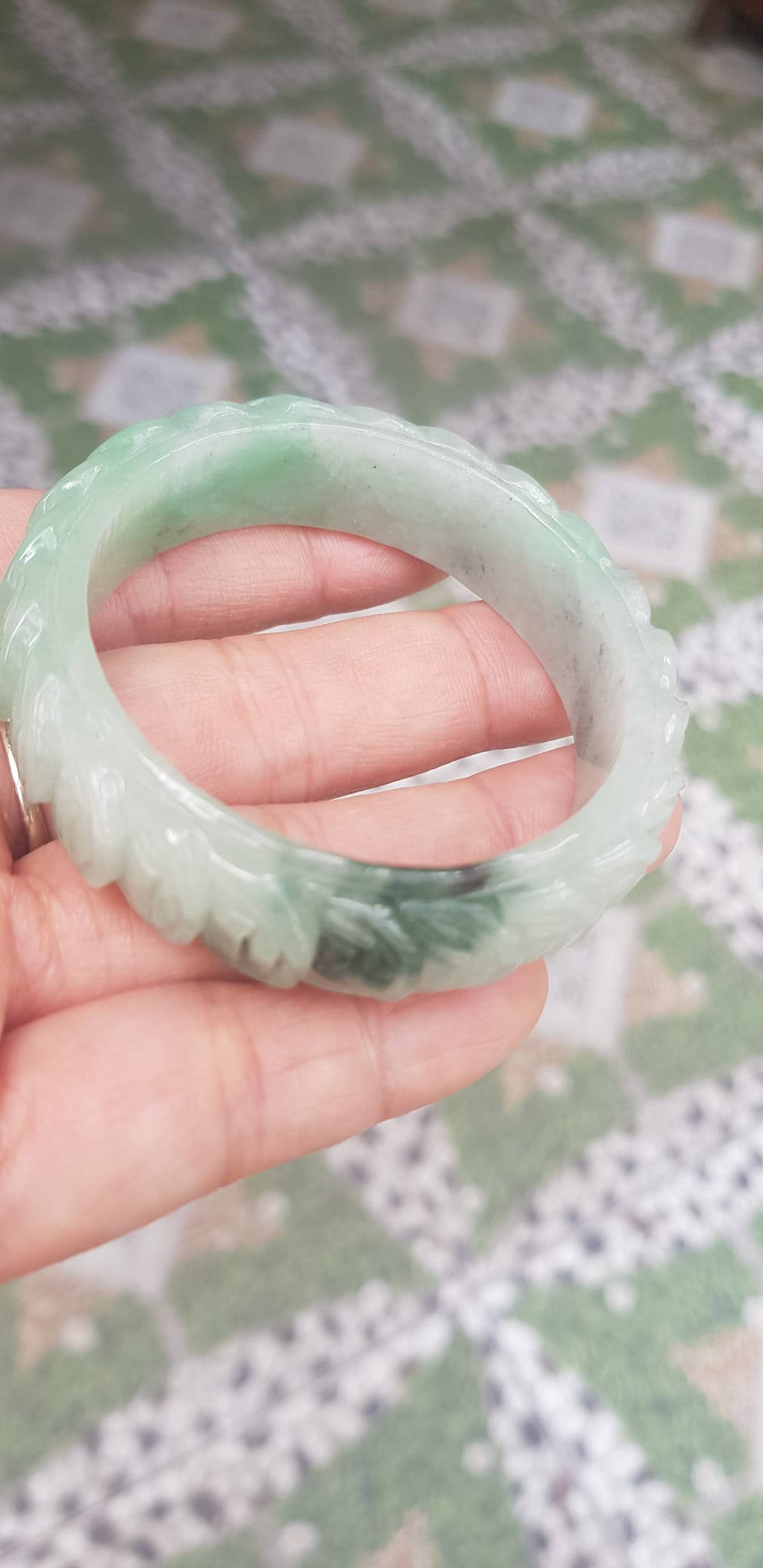 Vòng tay đá ngọc Cẩm Thạch dãy Đồng Tiền Tự nhiên Size 48mm x cao 13mm x dầy 7mm Màu trắng bóng ngọc ngà điểm xanh nhẹ đẹp may mắn tài lộc Nữ mệnh kim mệnh thủy tay nhỏ 35kg - 48kg đeo ạ