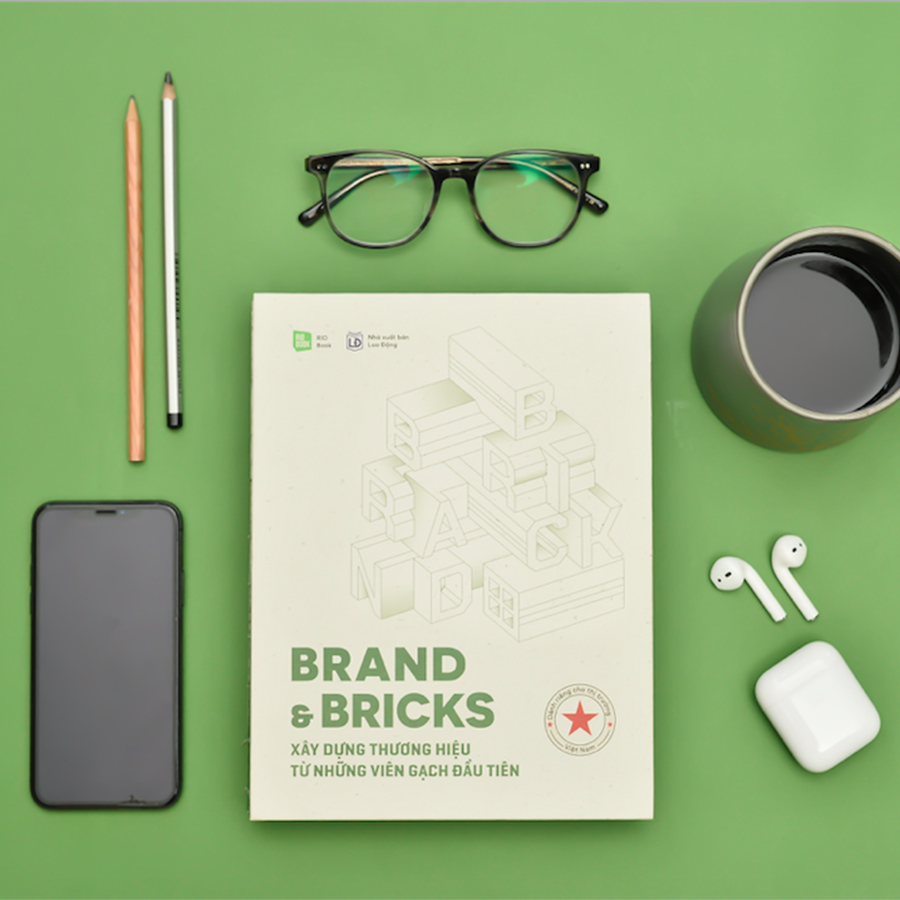 Brand &amp; Bricks - Xây Dựng Thương Hiệu Từ Những Viên Gạch Đầu Tiên (Tái Bản)