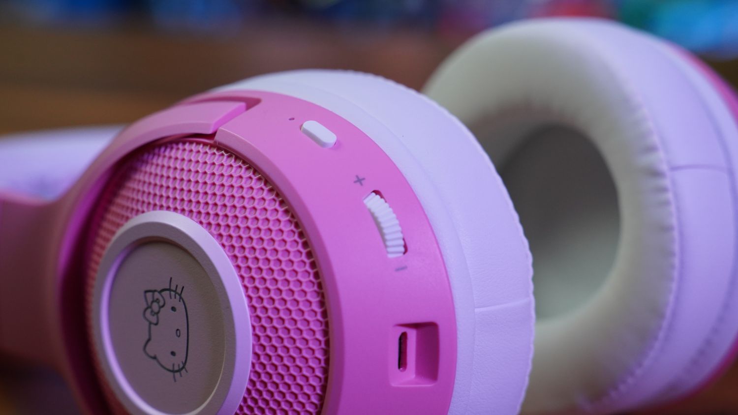 Tai nghe Razer Kraken BT Headset-Hello Kitty and Friends_Hàng chính hãng