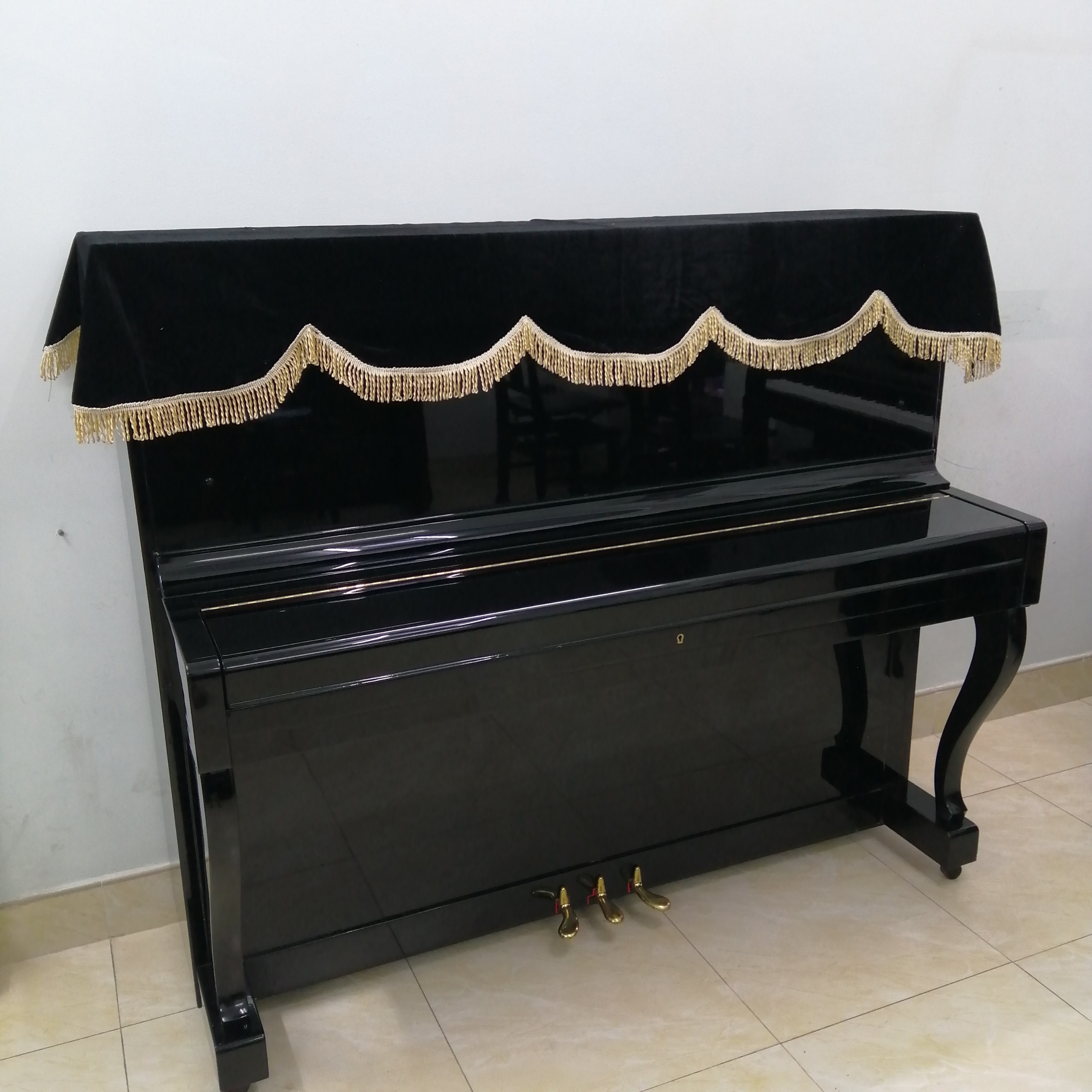 KHĂN PHỦ ĐÀN PIANO CƠ NHUNG MÀU ĐEN LOẠI 1 MAY 2 LỚP TUA RUA VÀNG SANG TRỌNG