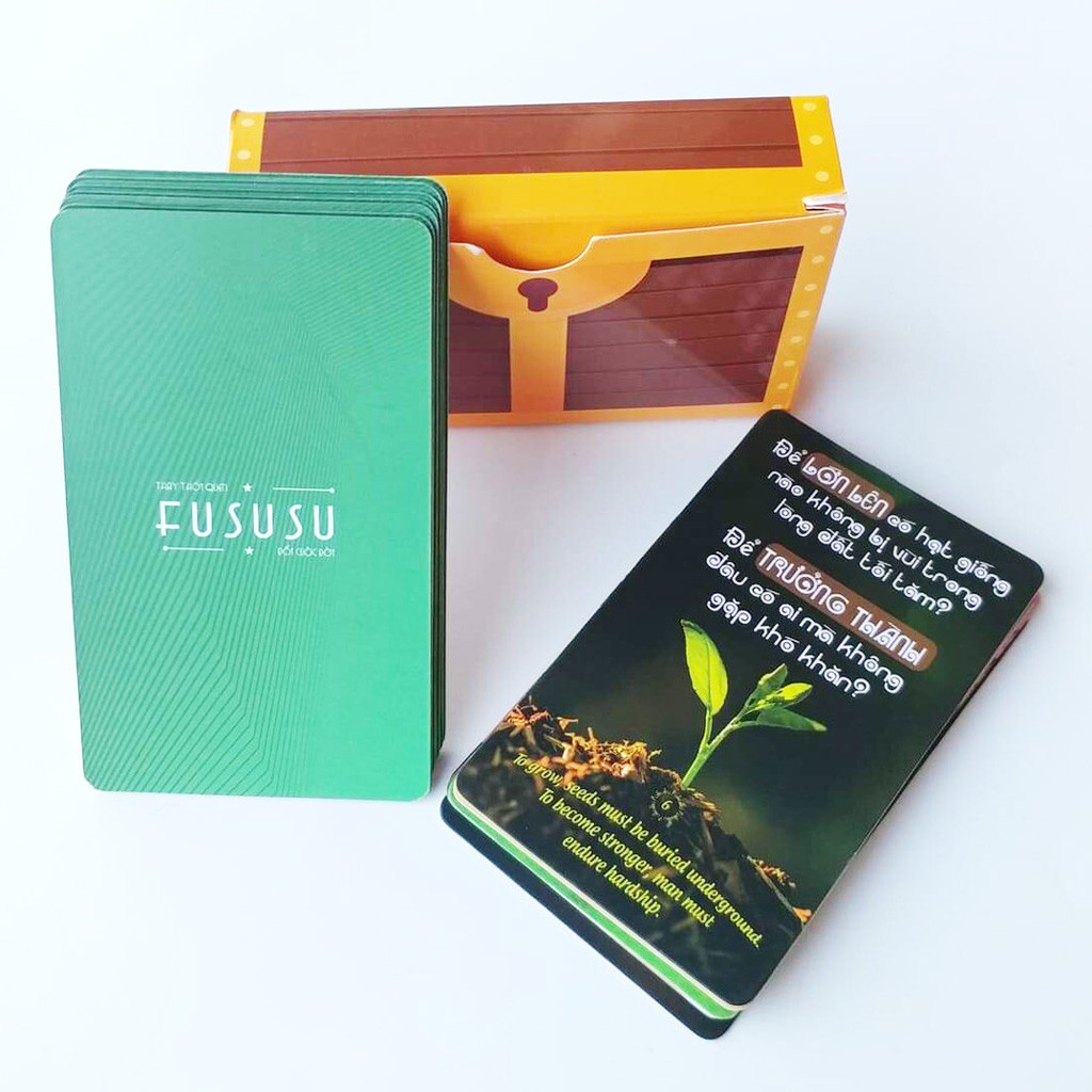 Bộ 52 Bookmark Độc Đáo - Fususu Card Green từ #1 tới #52 - Tuyển Tập Câu Nói Hay Tạo Động Lực - Hình Ảnh Châm Ngôn Ý Nghĩa Truyền Cảm Hứng Sống - Đựng Trong Hòm Kho Báu Sáng Tạo Dễ Thương