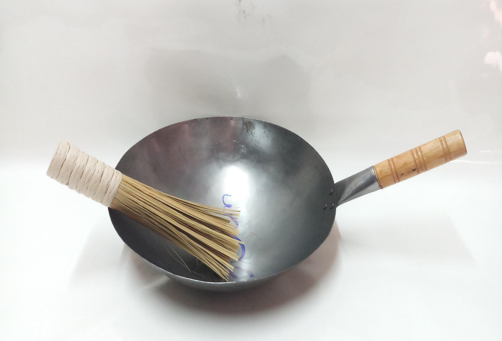 CHẢO THÉP 1 TAY CẦM CÁN GỖ CHIÊN CƠM,HỦ TIẾU XÀO CAO CẤP HÀNG NHẬP KHẨU CHẤT LƯỢNG CAO,TẶNG KÈM 1 CHỔI TRE CHÀ,RỬA CHẢO.