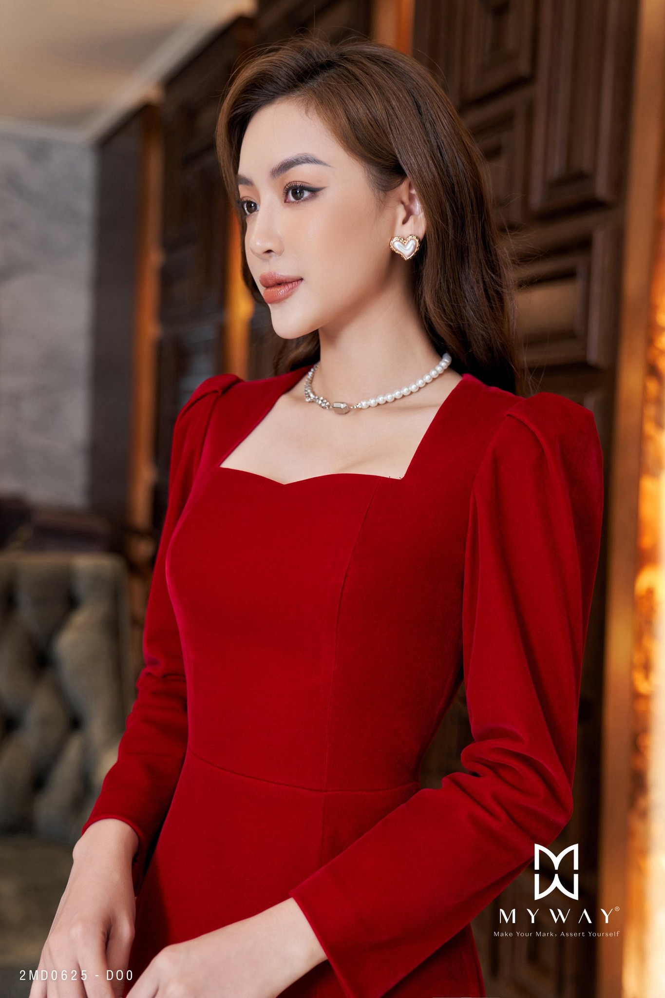 Đầm Nhung Đỏ Cổ Vuông Cách Điệu Dáng A Line Nhẹ Cao Cấp MY WAY 2MD0625 - DO0