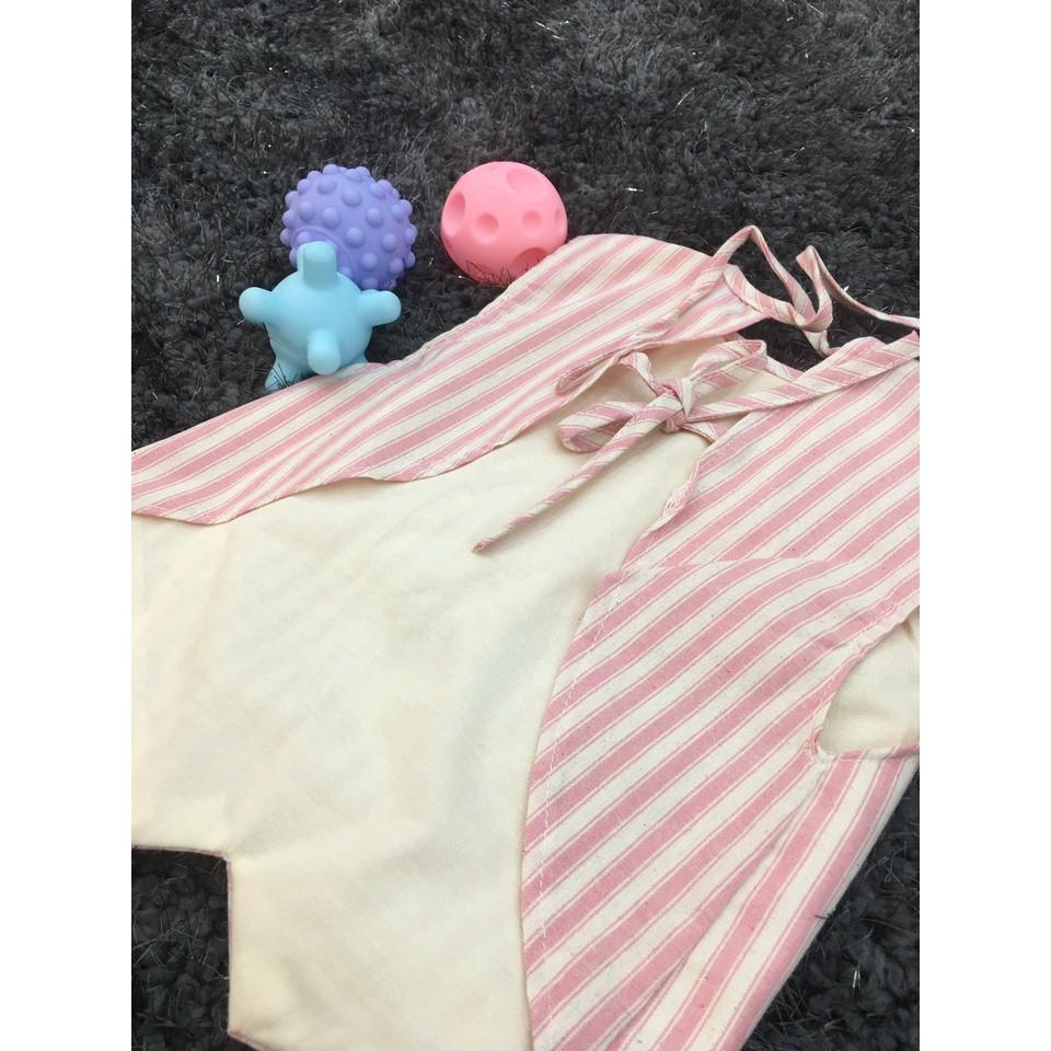 Yếm ăn bé trai hình nơ , chất liệu cotton 100% , thương hiệu Aiueo Nhật Bản