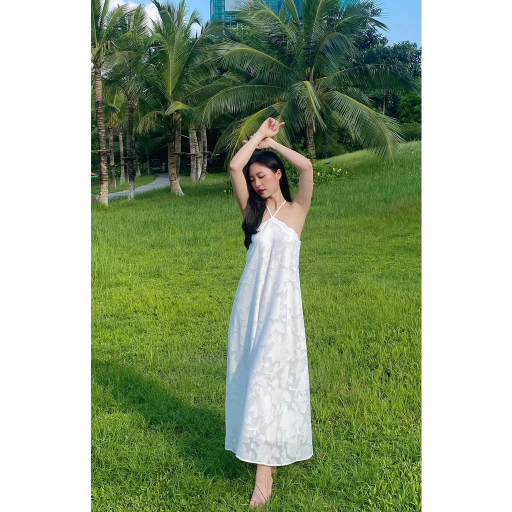 Đầm yếm maxi trắng đi biển, Váy yếm trắng cổ dây suông dài Cao Cấp thêu hoa, sexy quyến rũ MiNhi