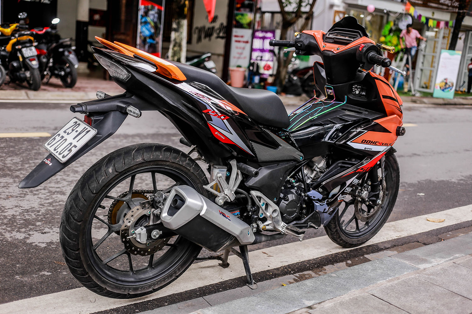 Tem trùm Winner X Black Orange