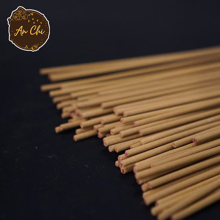 Nhang trầm hương Organic An Chi được làm từ trầm tự nhiên nguyên chất, sạch, không cuốn tàn và cho mùi thơm nồng ấm, dễ chịu