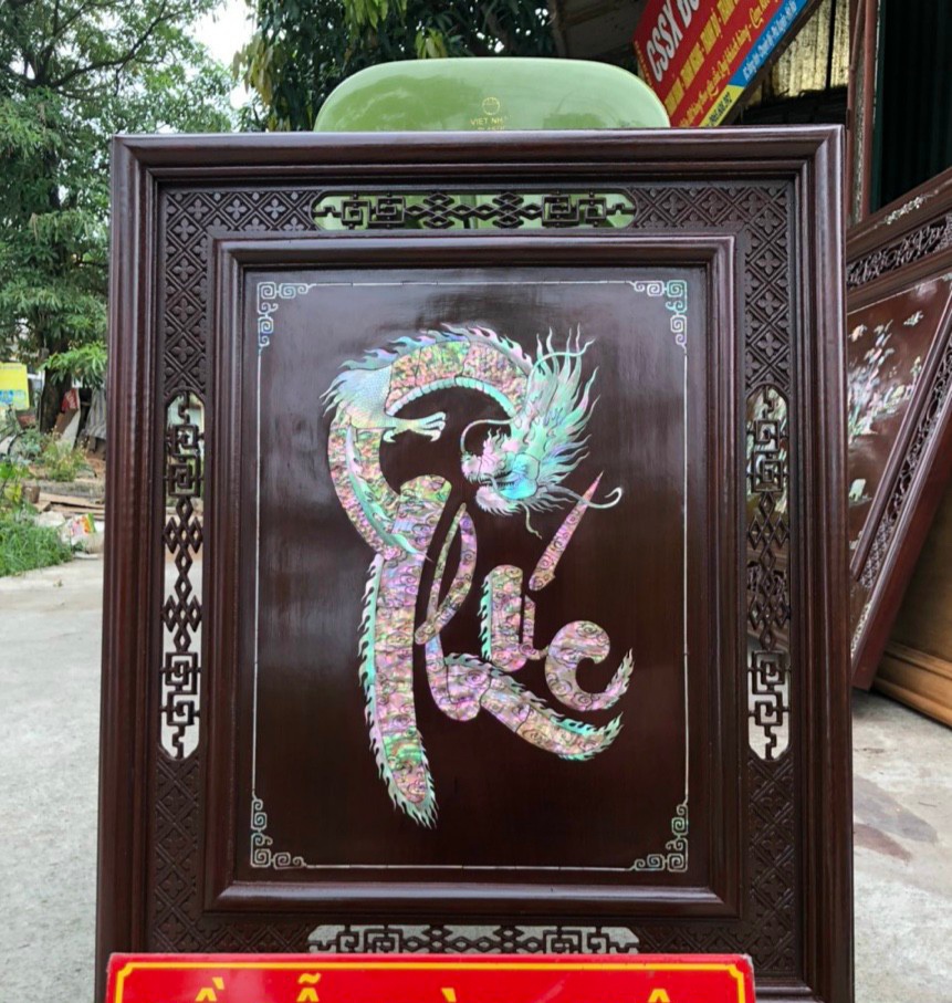 Tranh chữ phúc rồng hóa  khảm ốc đỏ kết hợp với vỏ bào ngư kt 60×50cm