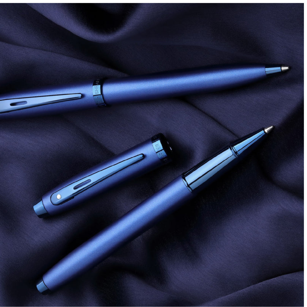 Bút bi nước Sheaffer 100 E1937151 màu xanh Satin với viền màu xanh PVD