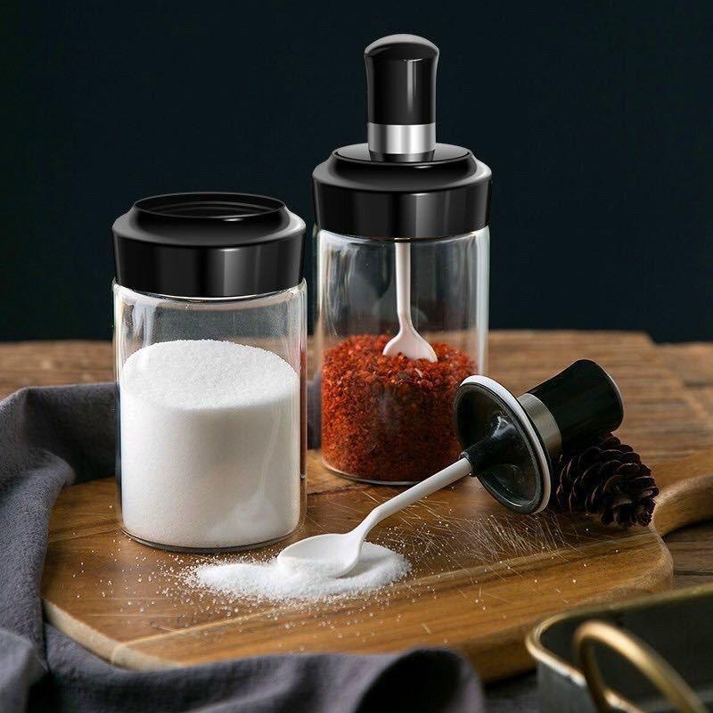 Lọ Đựng Gia Vị Bằng Thủy Tinh Kèm Muỗng Và Nắp Nhựa 250ml
