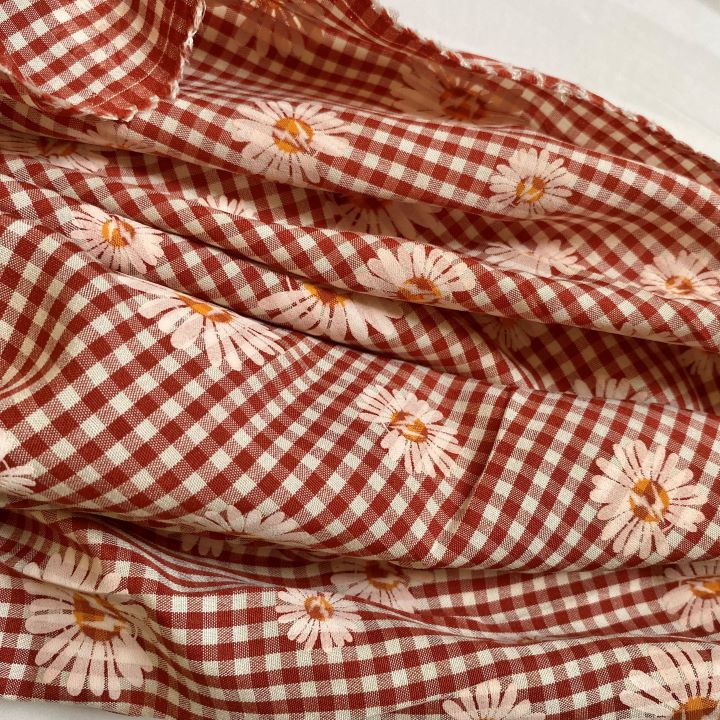 Vải Thô Cotton Pha Đỏ Hoa Cúc Sơn Khổ 1m46 - Không Co Giãn - May Đầm, Áo Kiểu, Đồ Bộ, Đồ Trẻ Em