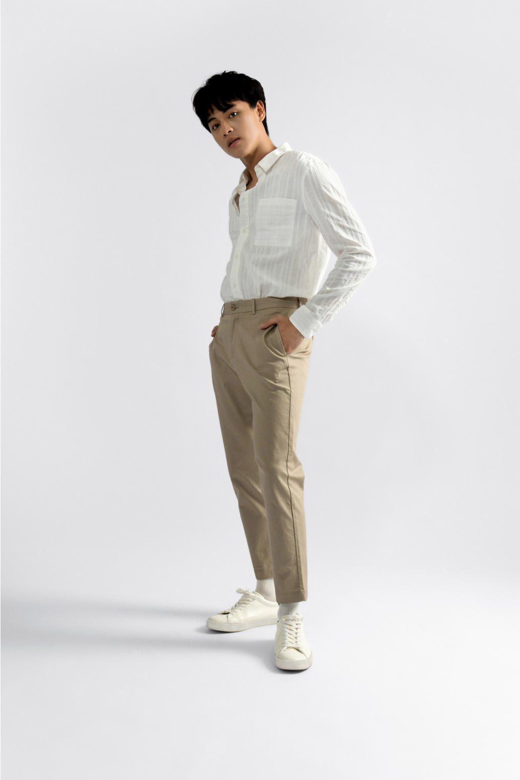 Quần Kaki Nam ROUTINE Cotton Gập Ly Trơn Form Slim Crop - 10S23PCA001 | LASTORE MENSWEAR