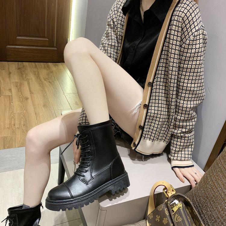 Giày cao gót với đế giày dày