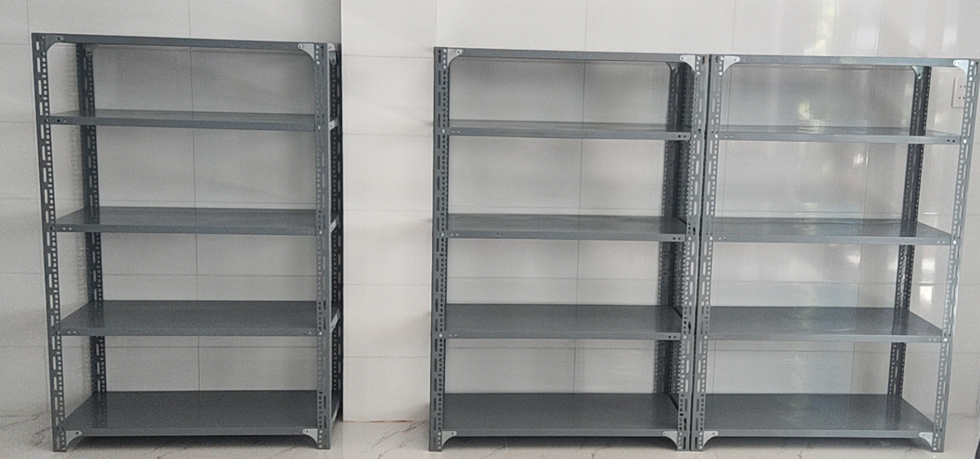 KỆ SẮT V LỖ đa năng - kệ kho hàng Loại dày, chịu tải tốt.