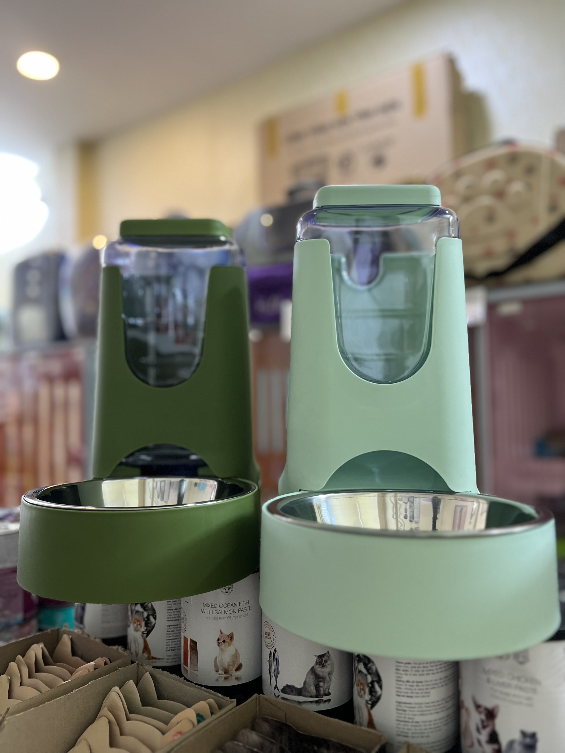 Khay Thức Ăn Tự Động Cho Chó Mèo 3.8L - Màu ngẫu nhiên