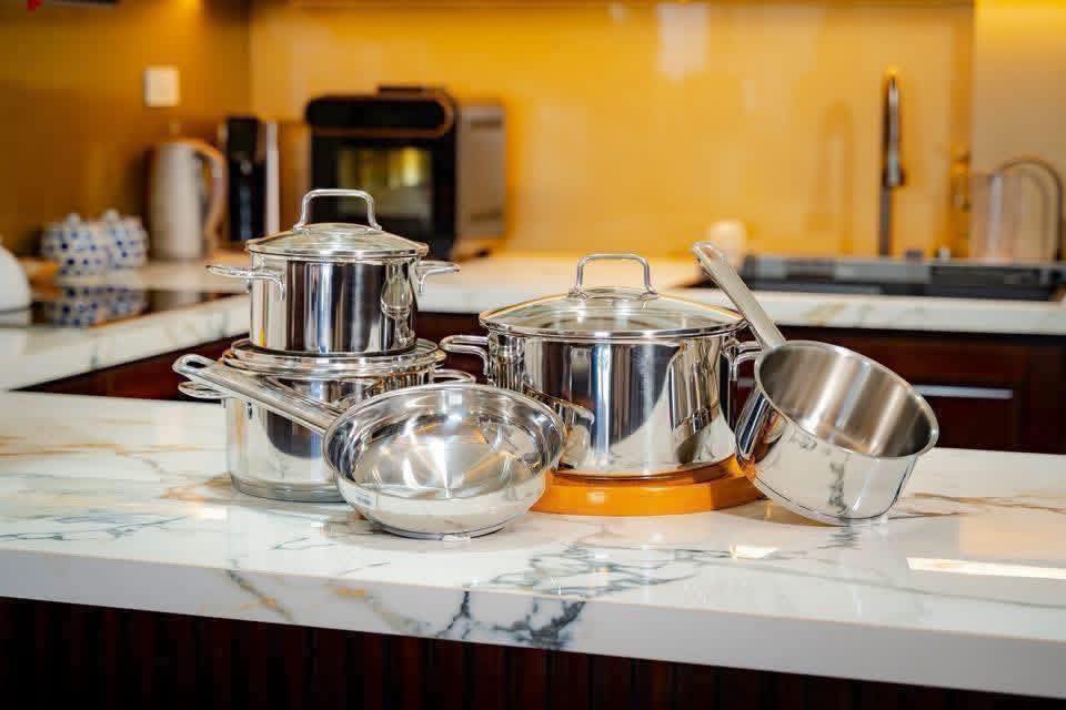 Bộ nồi WMF ASTORIA 5 món (3 nồi, 1 quánh, 1 chảo 20cm) hàng chính hãng