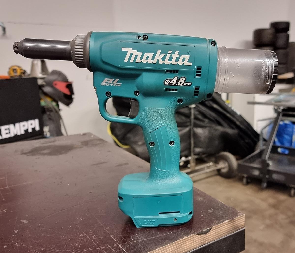 MÁY TÁN ĐINH RIVET DÙNG PIN 360 W MAKITA DRV150Z - HÀNG CHÍNH HÃNG