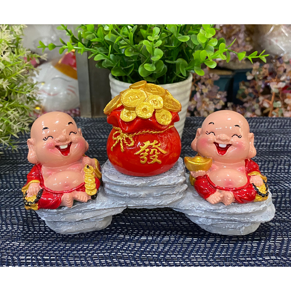 Bộ đôi tượng chibi Di Lặc 6cm kèm túi đỏ chữ Phát và chân đế giả đá size nhỏ