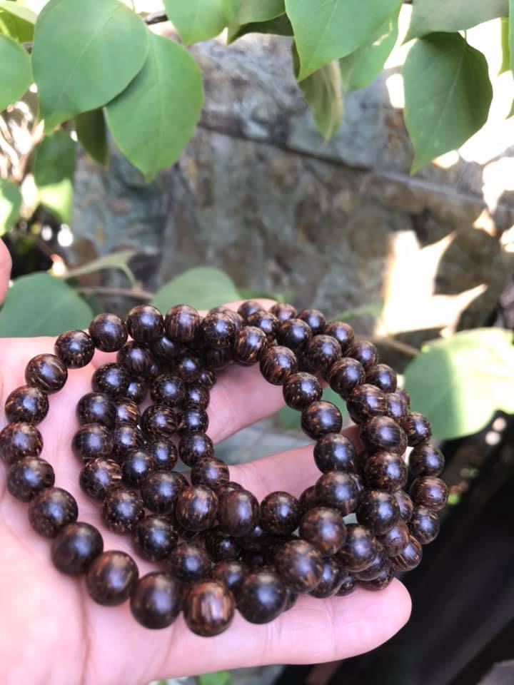 Vòng TAY NỮ GỖ TRẦM HƯƠNG SIZE VÒNG NỮ 8MM đẹp CHẤT LIỆU GỖ TRẦM CÓ MÙI THƠM NHẸ NHẸ Ạ
