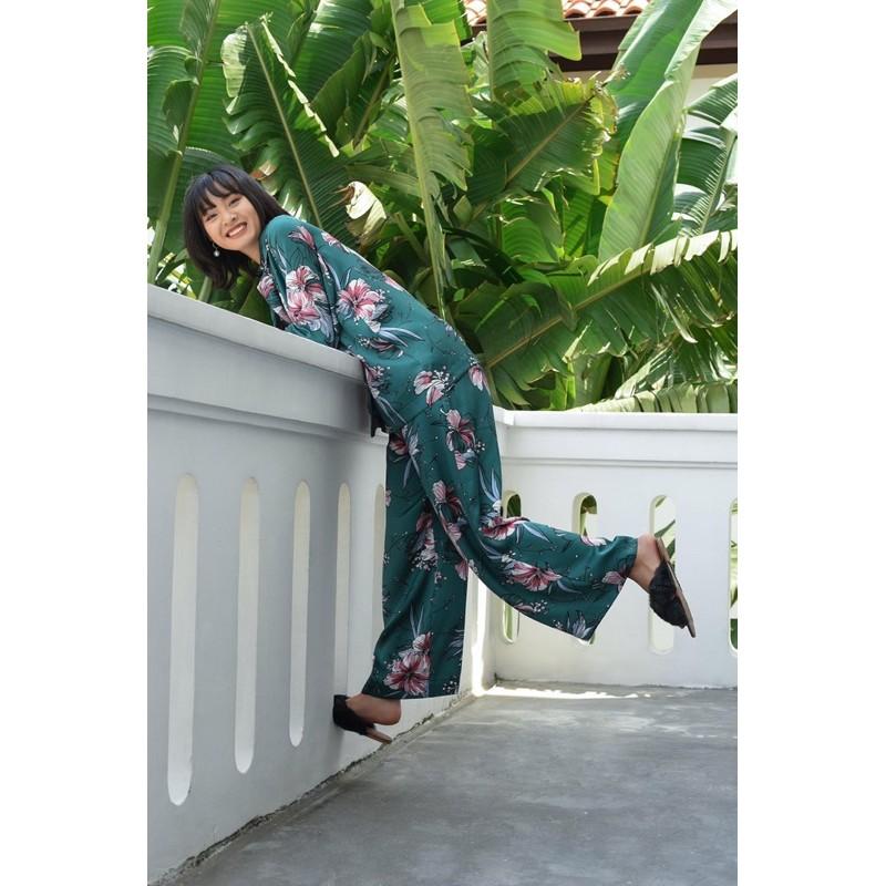 Baciami-Bộ Pijama Xanh Hoa Đỏ