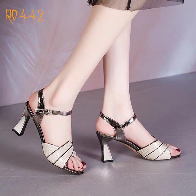 Sandal nữ hở mũi, da lì ROSATA RO442 cao 7p - Kem - HÀNG VIỆT NAM - BKSTORE