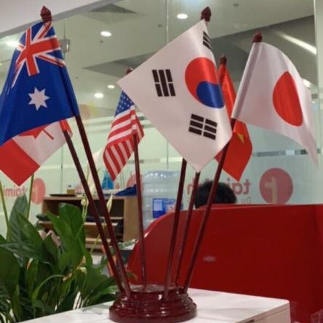Cờ để bàn cắm 6 nước