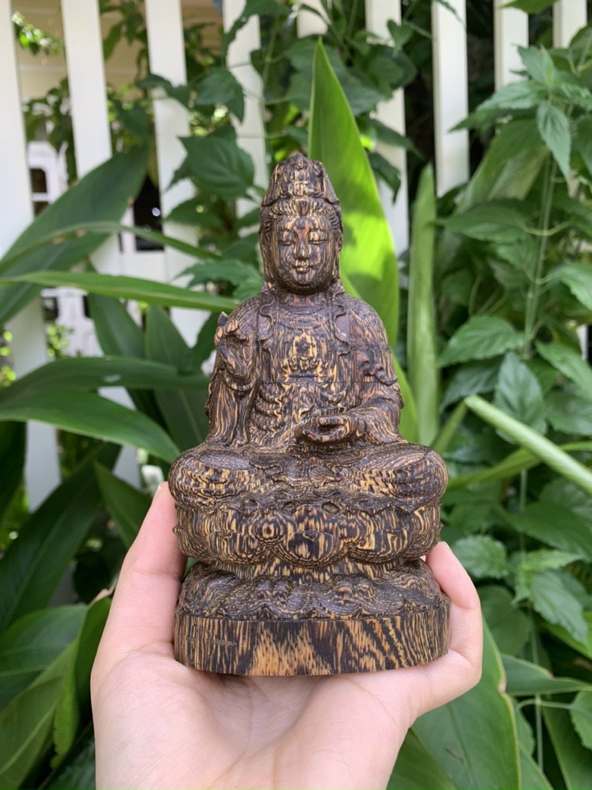 Tượng phật Bà Quan Thế Âm Bồ Tát phong thủy gỗ trầm hương sánh chìm tự nhiên cầu bình an, may mắn, sức khoẻ và tài lộc để bàn làm việc, taplo xe ô tô