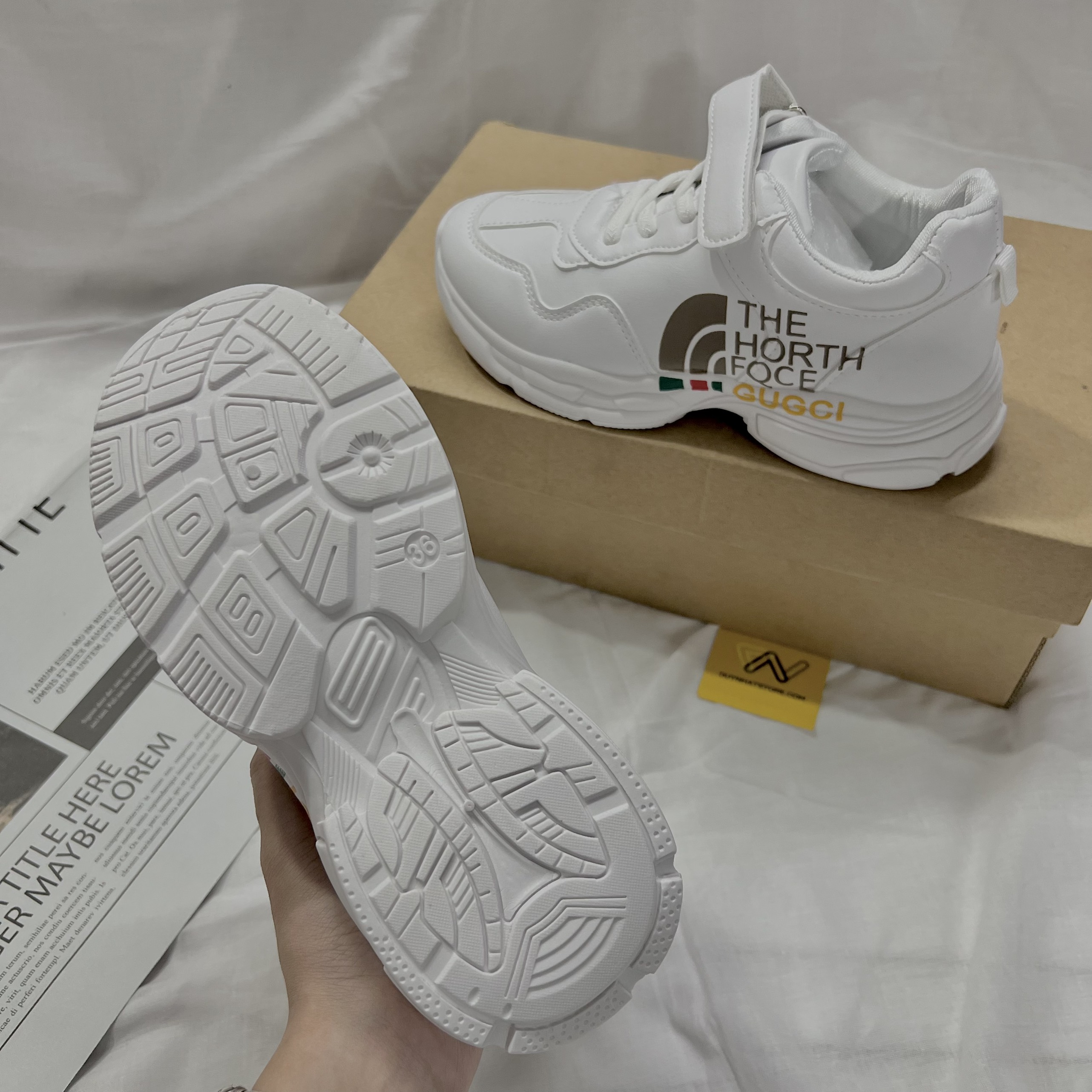 Giày Thể Thao Em Bé Trai Gái Nữ Màu Trắng Hồng Duy Nhật Store Size Lớn Uzzang Dây Dán Dễ Thương Sneaker Bata Chữ NY Nâu